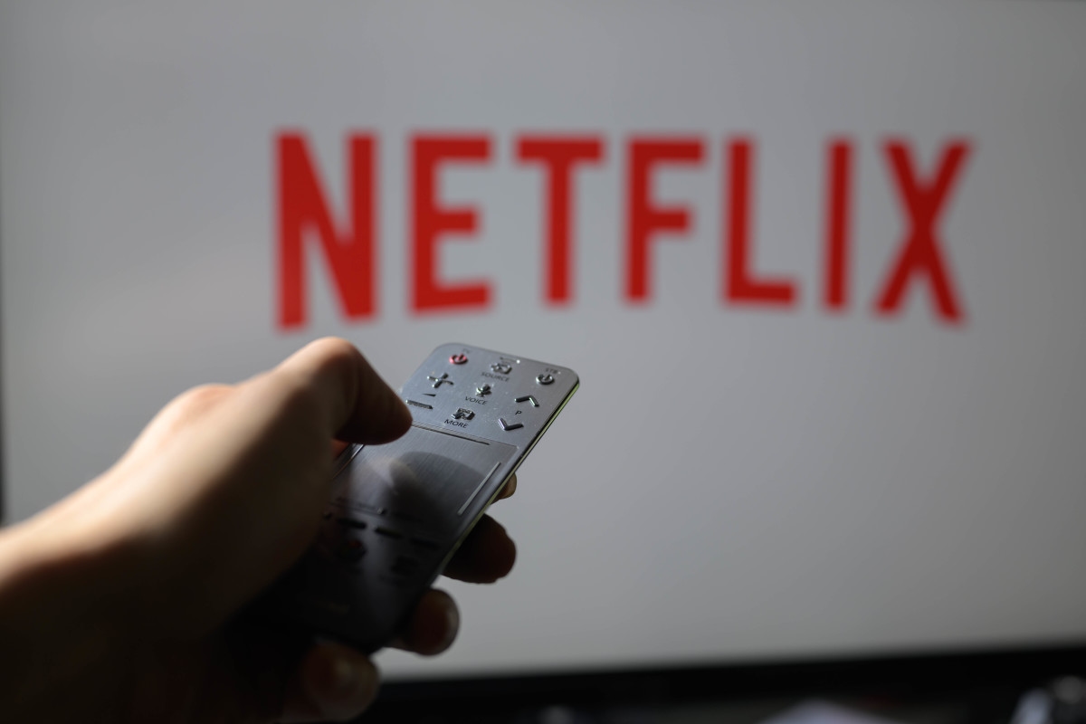 Kevin Williamson's Twisted Family Past Inspired Netflix's Hottest Show