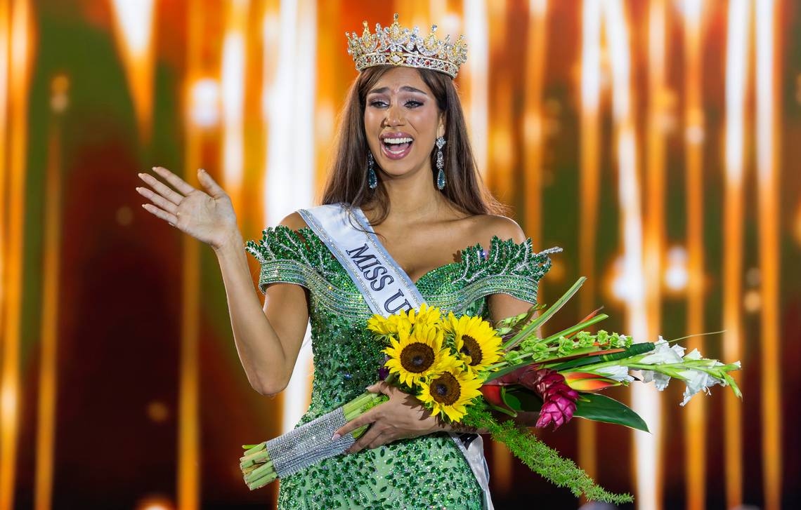 Lina Luaces, daughter of Univision star Lili Estefan, is crowned Miss Universe Cuba