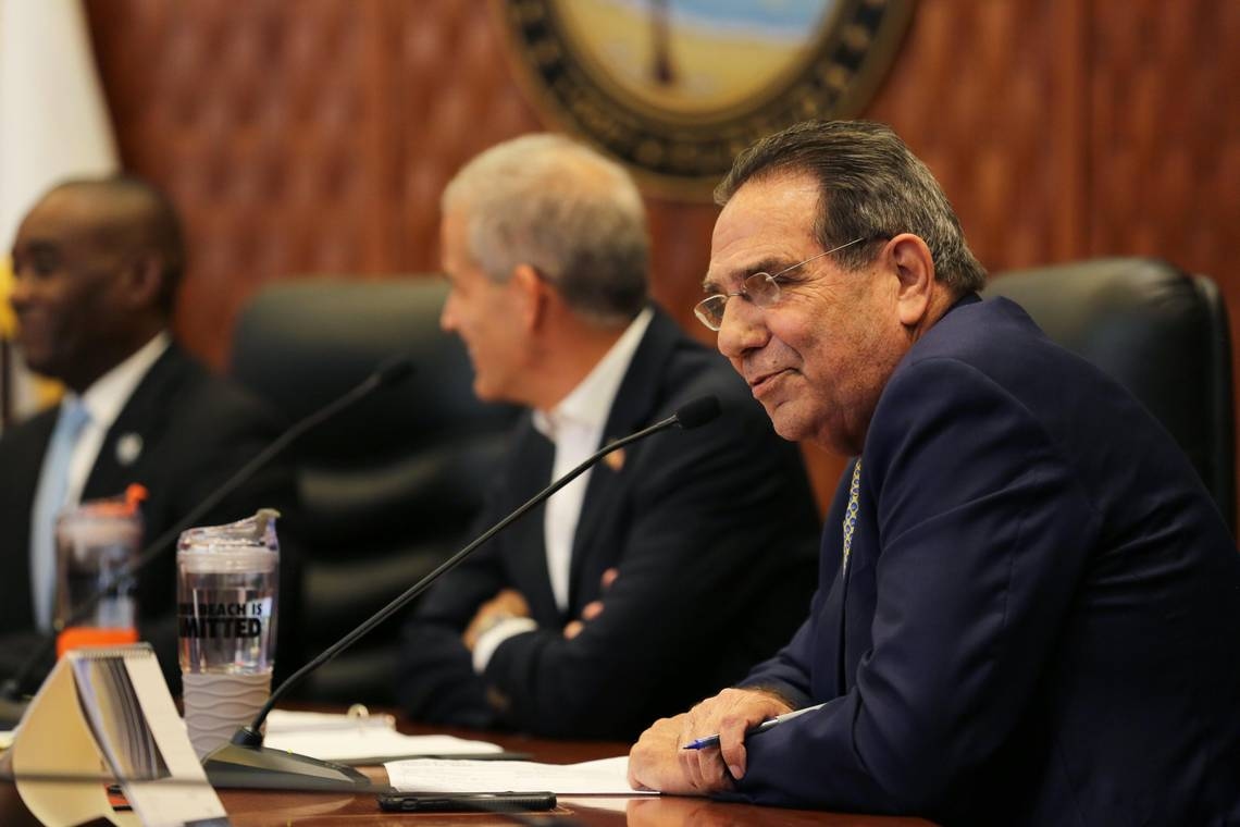 Xavier Suarez, Miami's first Cuban-born mayor, plans to run for mayor again