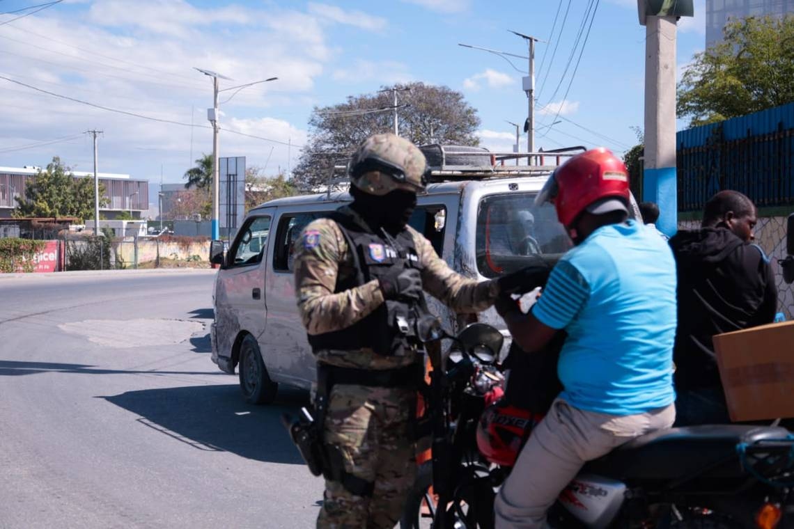 As gangs prepare to attack Haiti's capital, U.S. freezes critical aid for security mission