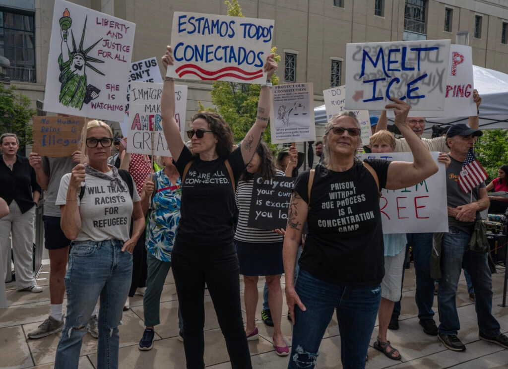 In a reversal, judge keeps Kilmar Abrego in jail over deportation concerns