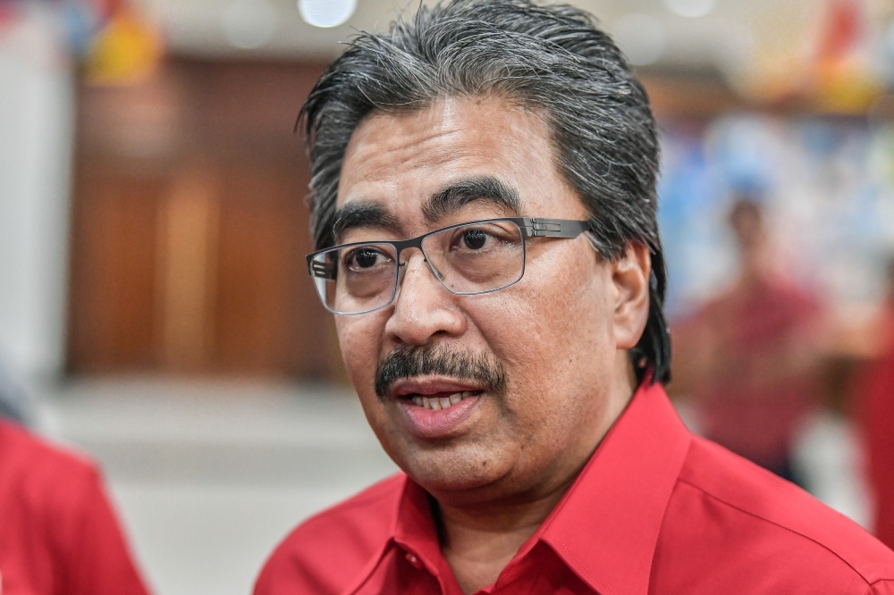 Young voters want credibility, not nostalgia, Johari tells Umno members