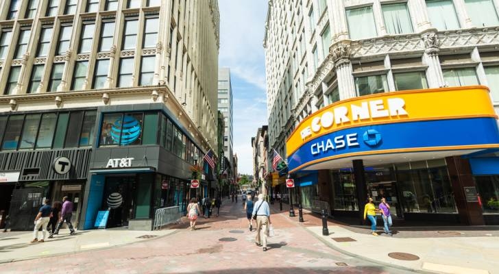 In the age of apps and online banking, banks are opening dozens of new branches in Massachusetts — here's why