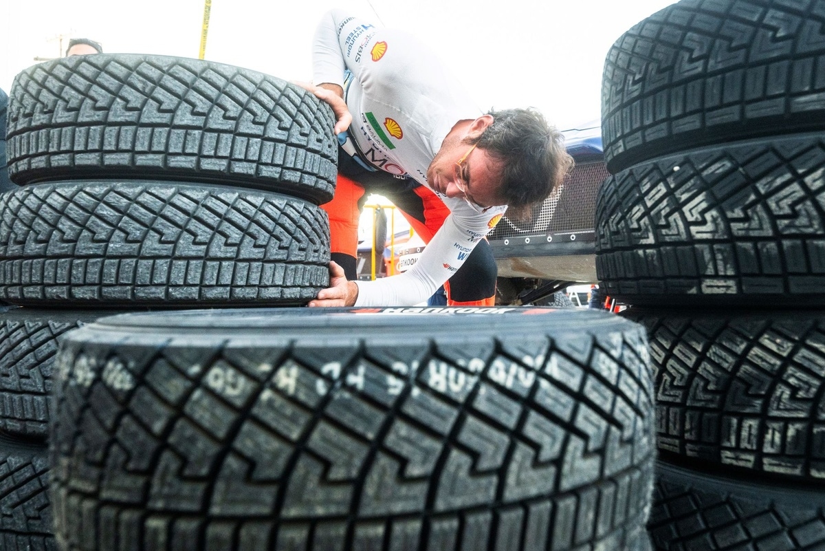 Thierry Neuville slams Hankook tyres at WRC Acropolis Rally