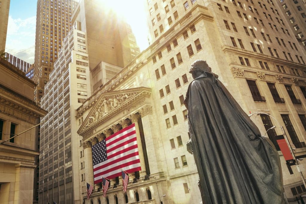 Stocks Down Pre-Bell Ahead of Key Earnings, Fed Chair Powell's Speech