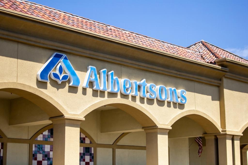Albertsons Can Consistently Beat Its Identical Sales Growth Algorithm Through 2026, UBS Says in Upgrade
