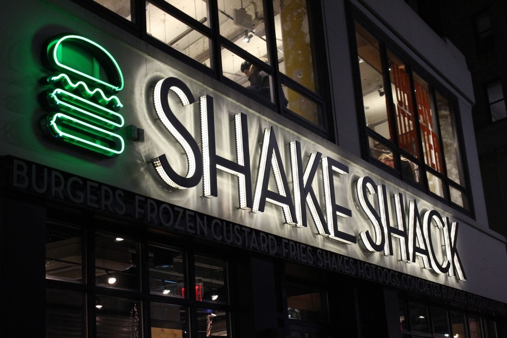 Shake Shack Set for Positive Adjusted EBITDA Revisions Through 2026, Oppenheimer Says