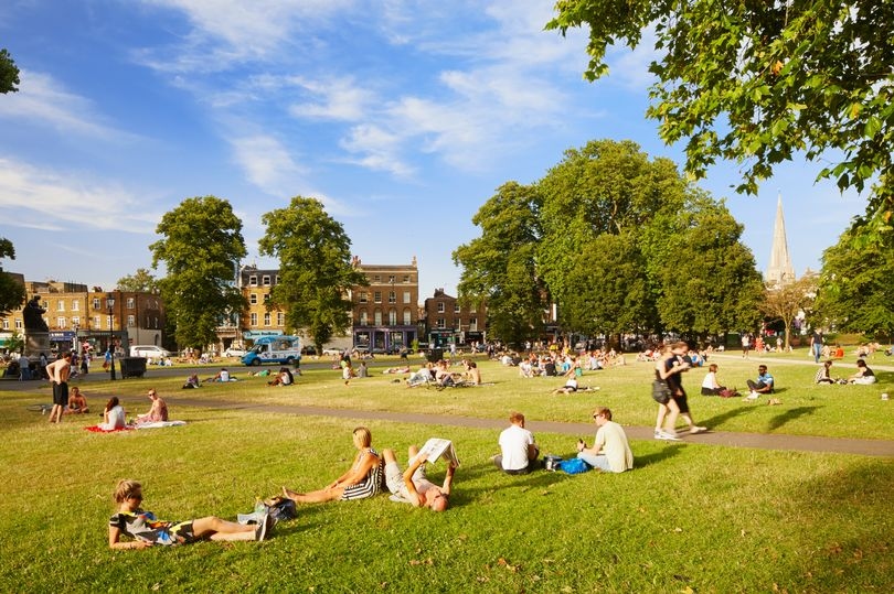 London to be hotter than Ibiza today as temperatures set to reach 33C