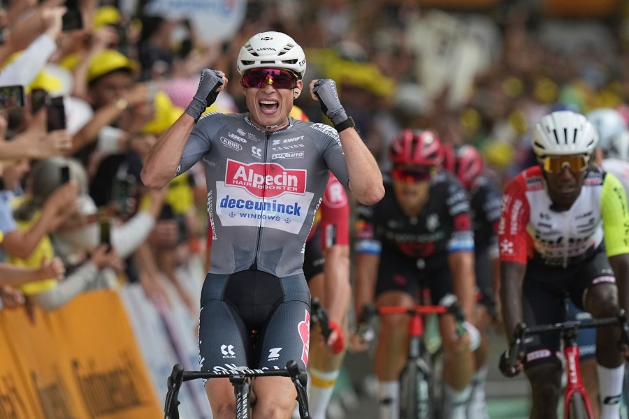 Tour de France kicks off, race to stay within country's borders