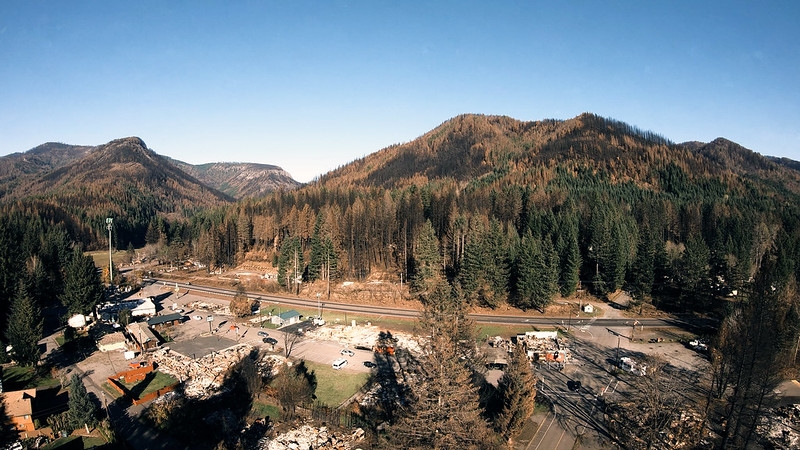 State partners with insurance industry to help Oregon homeowners with wildfire prevention