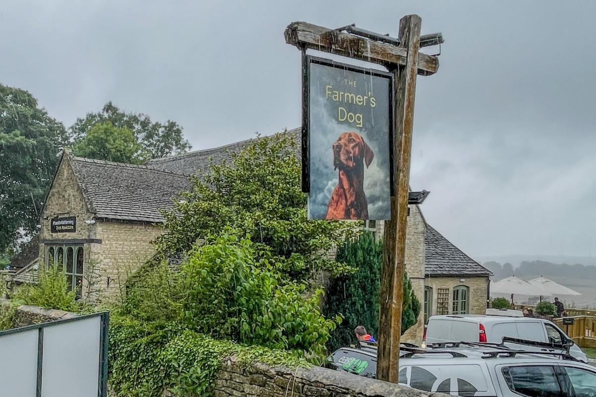 Watch legendary band play hit song at Jeremy Clarkson's Cotswolds pub