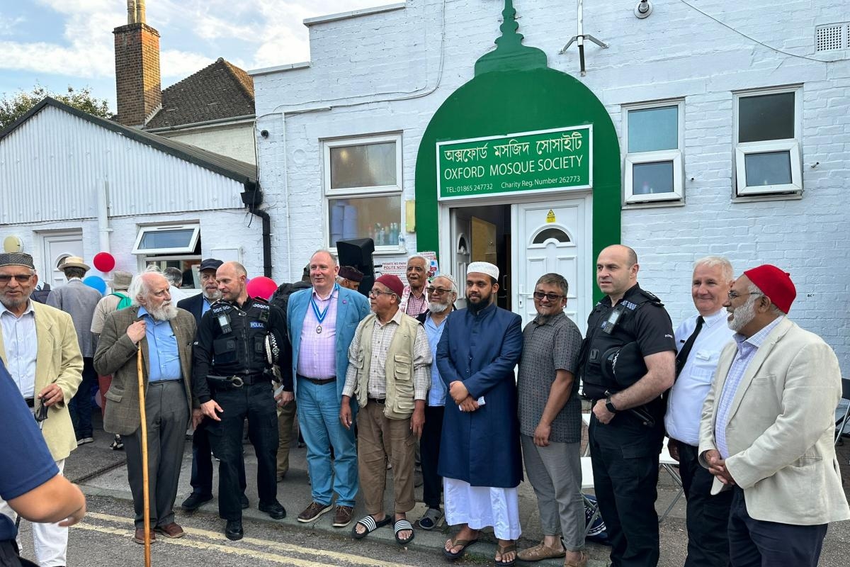 Interfaith walk takes to streets of Oxford
