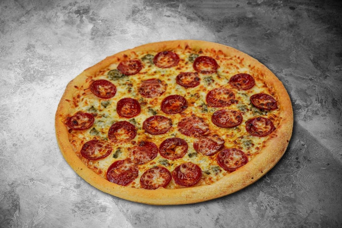 Caprinos Pizza launches hot honey pesto pizza