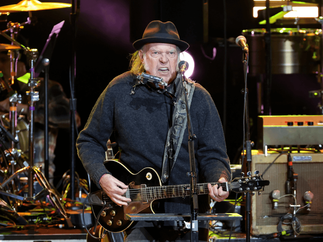 Neil Young Plays Fan-Favorite Song Live for the First Time in 25 Years: Watch!