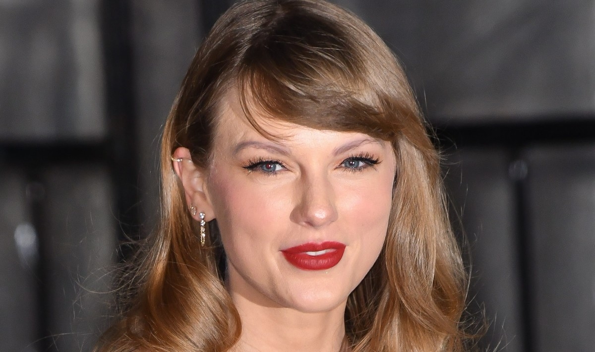 Lena Dunham Sends a Bold Message to Taylor Swift