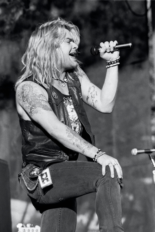 Legendary '80s Rocker Shares 'Devastating' Update on ‘Aggressive' Cancer Diagnosis