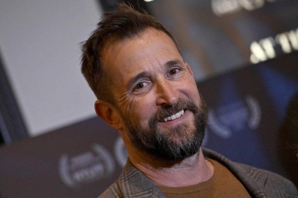 'The Pitt' Actor Noah Wyle and Wife Make Stylish, Rare Red Carpet Appearance Together