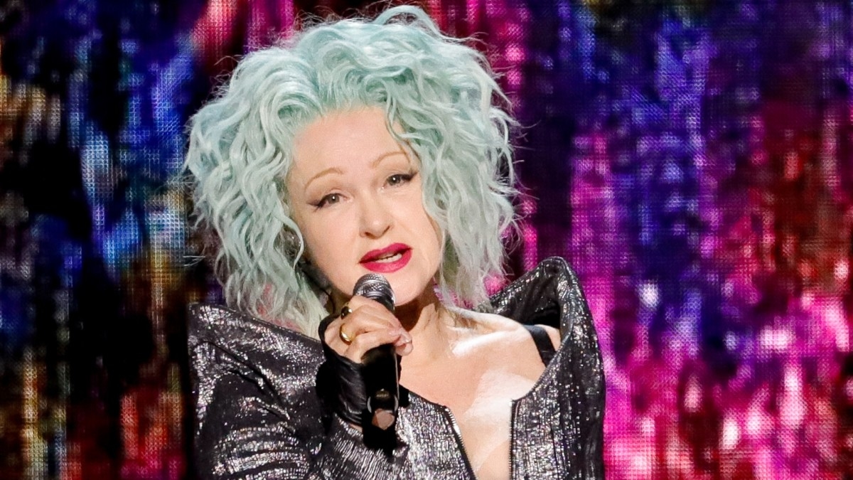‘80s Pop Legend, 72, Makes Bold Statement With Throwback Fourth of July Photo