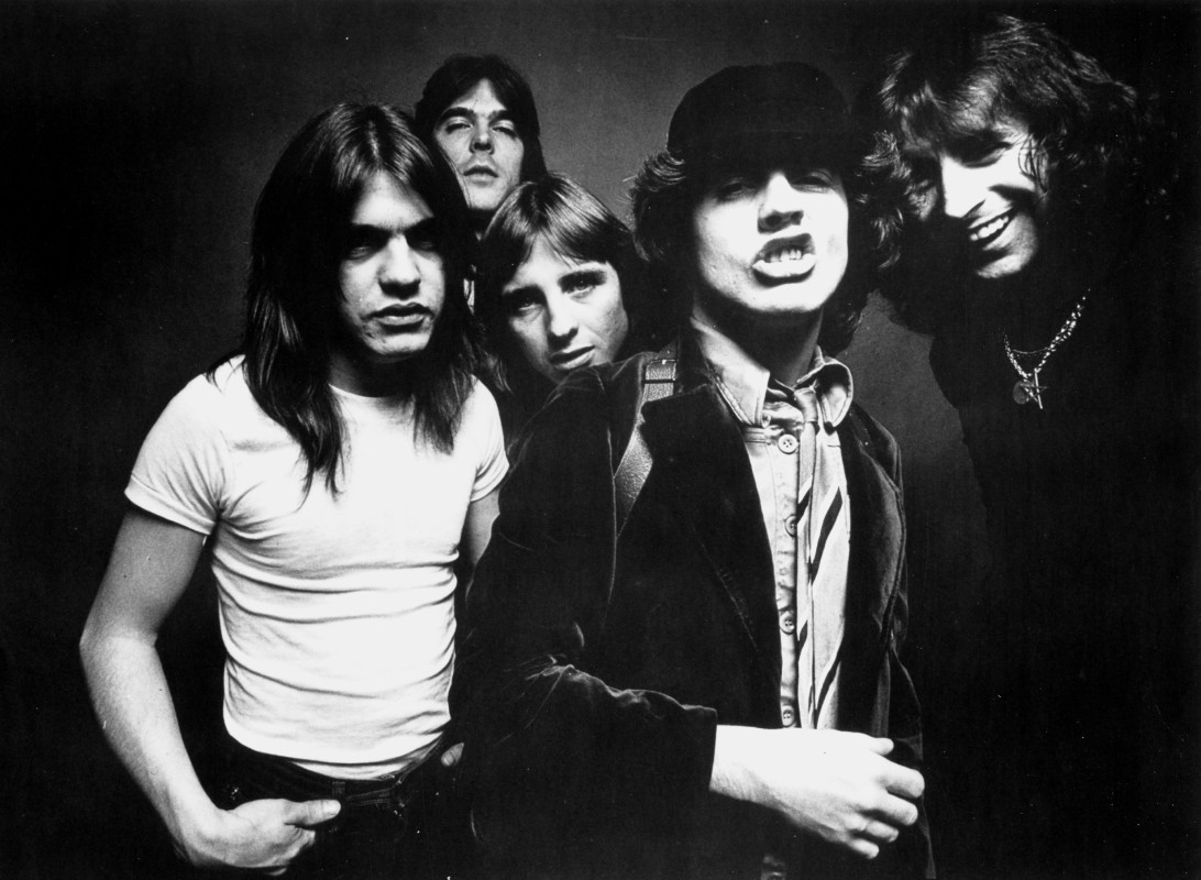 Legendary '70s Rock Band Urged by Fans to Retire After Viral Concert Video — 'It's Sad'