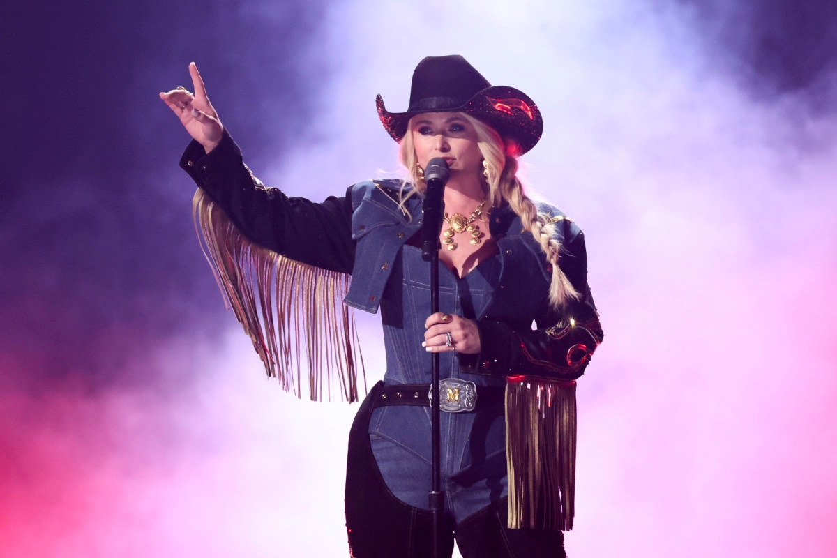 'Queen of Country' Stuns Fans With Jealousy-Inducing Surprise Appearance