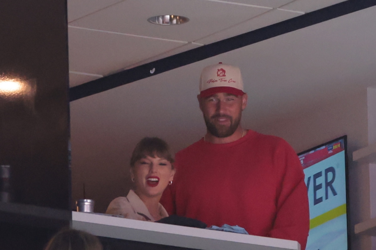 New Video of Taylor Swift, Travis Kelce is Going Viral on Friday