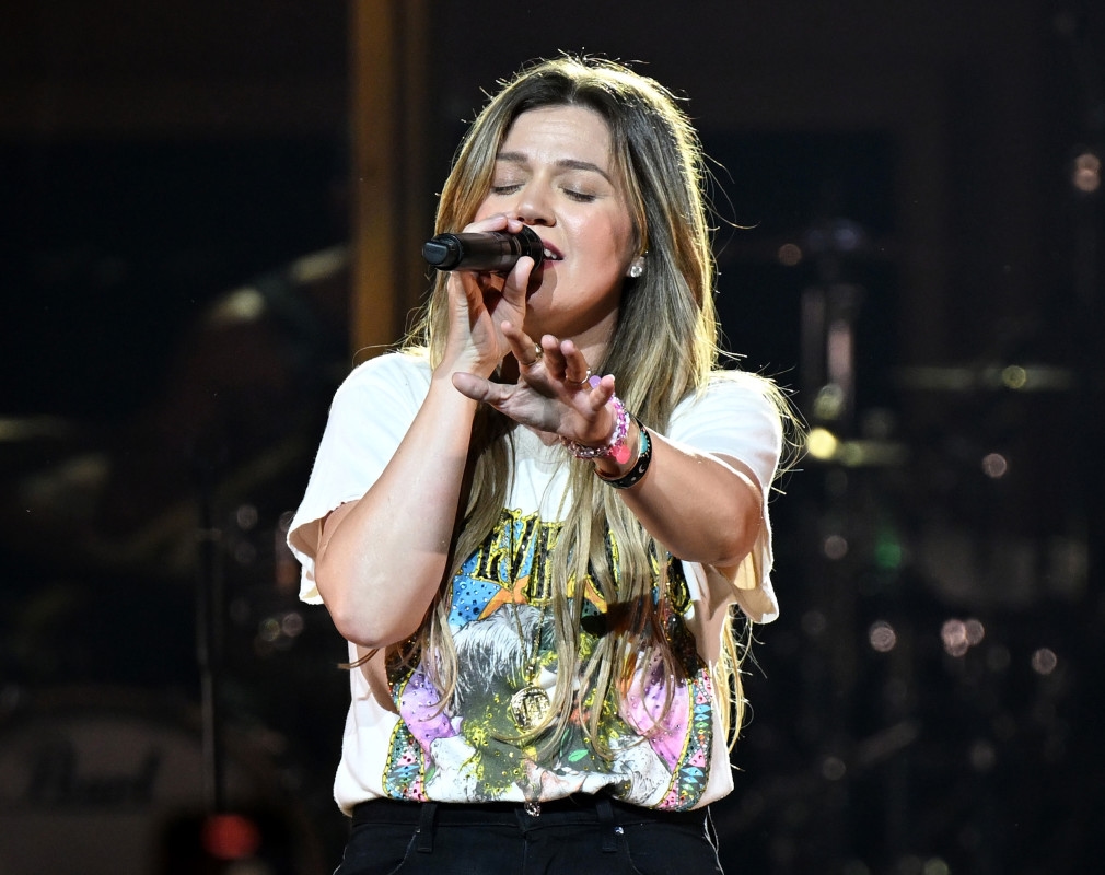 Kelly Clarkson Fans Floored By 'Absolutely Insane' Kellyoke Performance at Las Vegas Residency