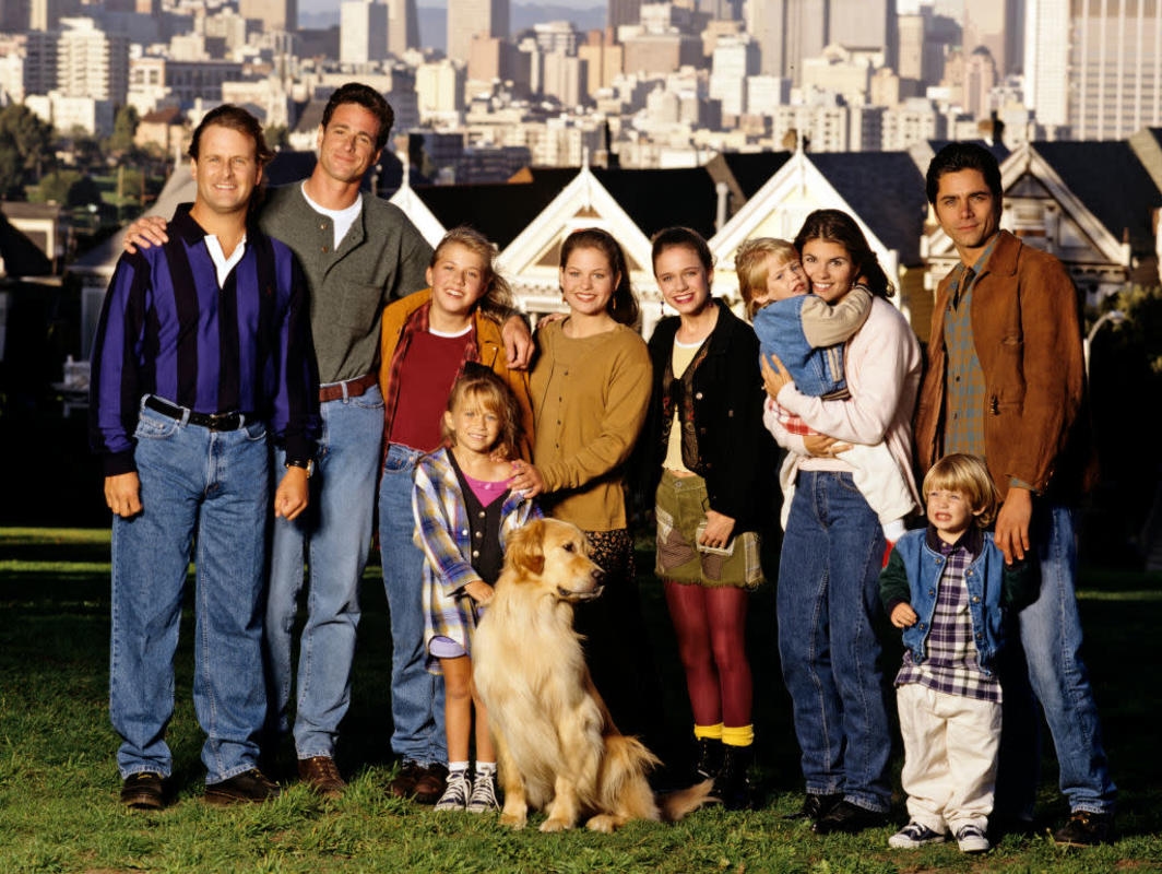 Beloved '90s Sitcom Stars Reunite 3 Years After Sudden Death of Costar