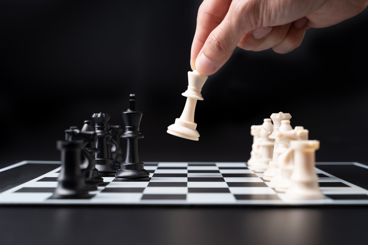 People With 'Control Issues' Often Use These 11 Subtle Tactics, According to Psychologists