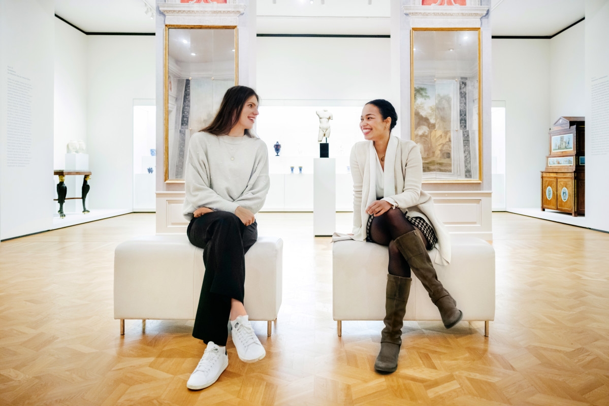 What Is 'Mirroring' and How Does It Impact Your Relationships? Psychologists Weigh In
