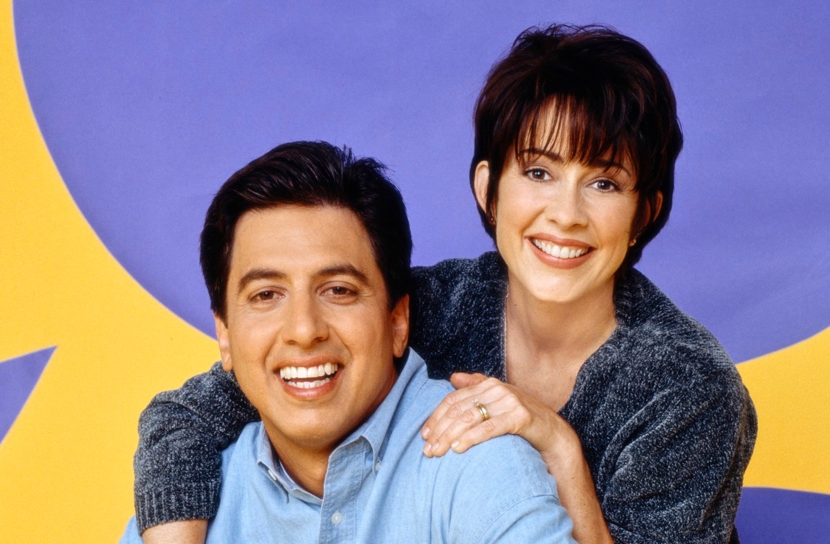 Legendary Sitcom Actress, 67, Embraces Gray Hair While Flaunting Natural Ageless Appearance for Special Occasion
