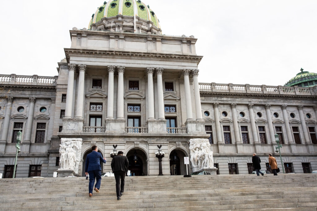 Self-deleting message apps confound Pa.'s public access law, Senate panel hears