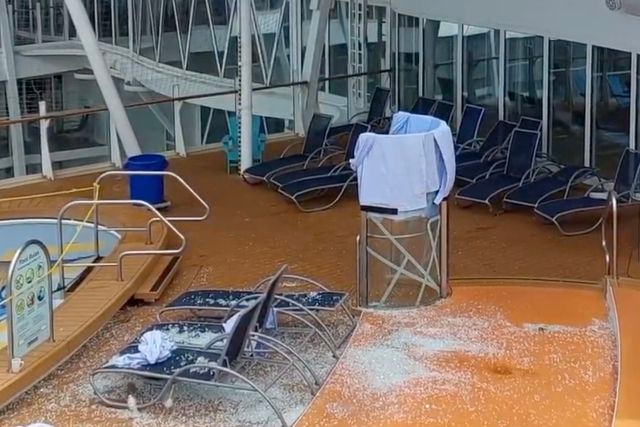 Cruise Ship Waiter Saves Passengers from Shards of Glass Raining Down from Shattered Window