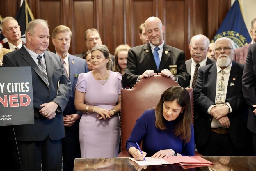 Do NH residents support Gov. Kelly Ayotte, ICE laws, economy? See what new polls say