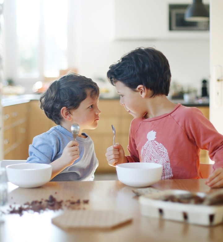 Here's How to Deal with Sibling Rivalry, According to a Clinical Psychologist