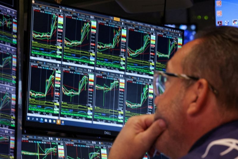 Investors choose safe havens, oil over equities as Middle East erupts