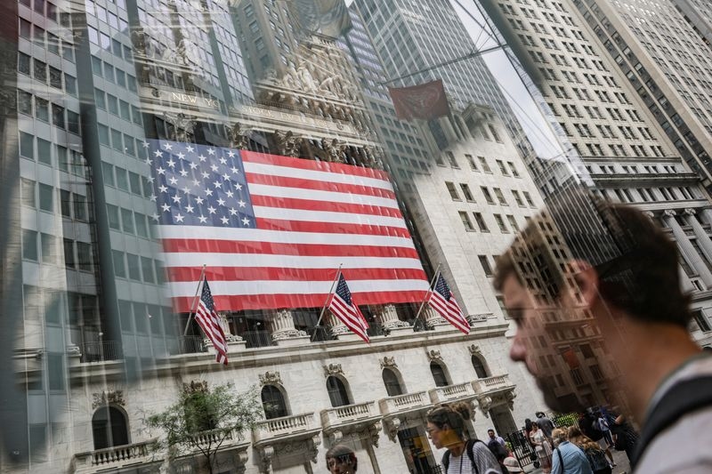 Wall St futures wobble on fresh tariff threats ahead of data, earnings deluge