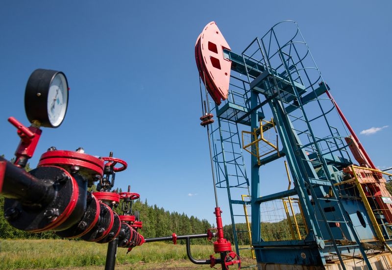 Oil rises on Japan trade deal and stronger demand indicated by US inventories