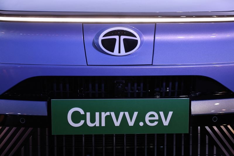 Luxury car maker JLR abstains from confirming forecast on US tariff uncertainty