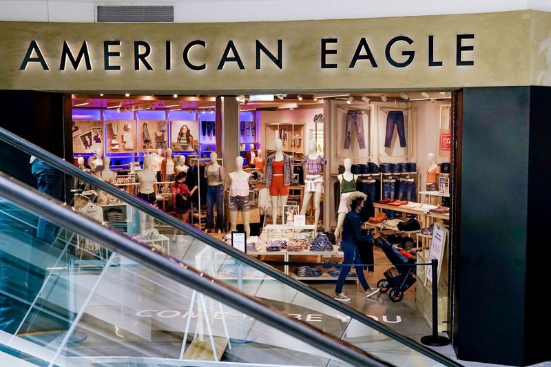 'Great Jeans': Sydney Sweeney campaign fuels American Eagle rally