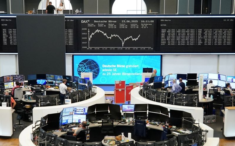 European shares gain on renewable energy, luxury boost