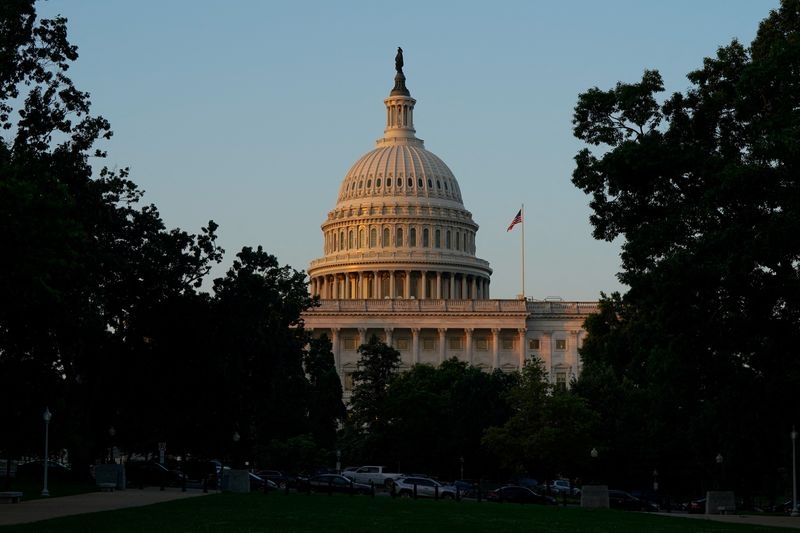 US Senate pushes ahead on Trump tax cuts as nonpartisan analysis raises price tag