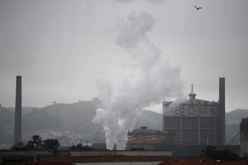 Brazilian steel companies' shares fall after government renews tariff system