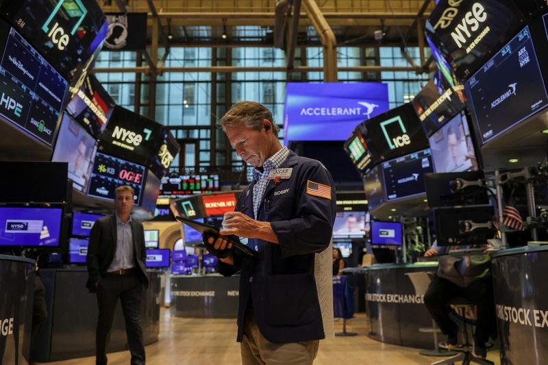 Morning Bid: Payrolls soft, messenger fired