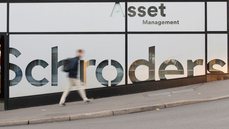 Schroders upgrades global corporate bonds on easing U.S. recession risks