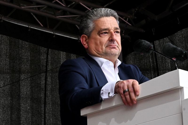 Exclusive-Thyssenkrupp deputy chairman to vote against new CEO contract over 'fundamental mistrust'