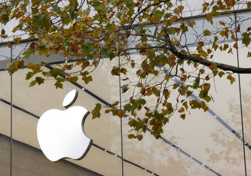 Apple weighs using Anthropic or OpenAI to power Siri in major reversal, Bloomberg News reports