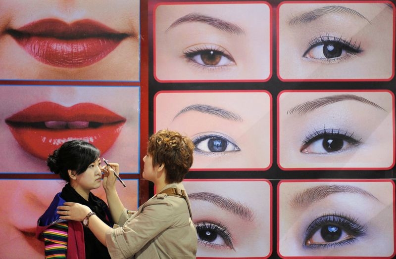 China's weak job market stirs boom-era nostalgia on social media