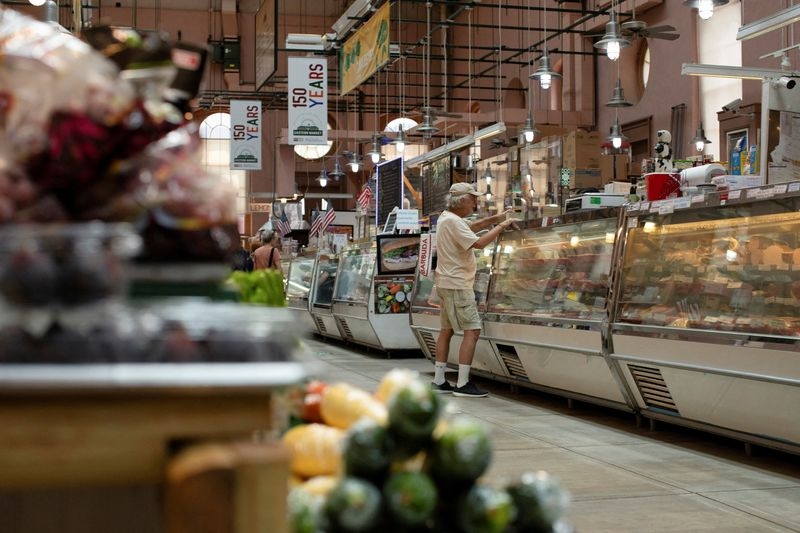US consumer spending falls unexpectedly in May