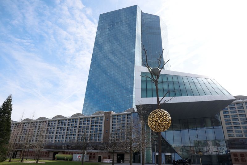 Euro zone banks see rising loan demand despite trade standoff, ECB survey shows