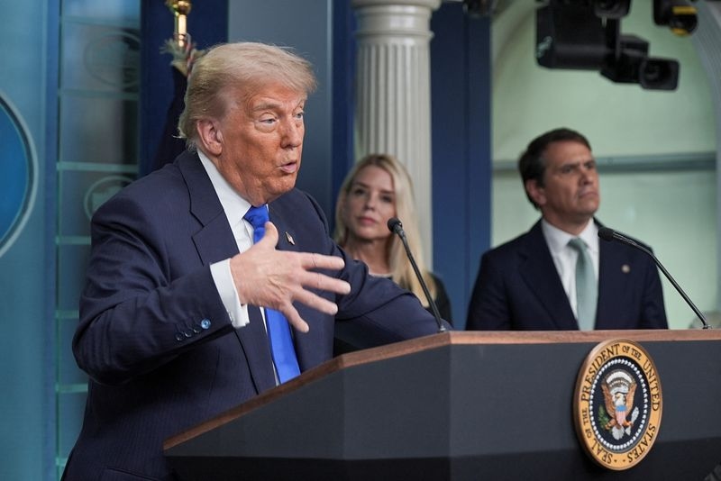 White House says WSJ report on Trump being told name in Epstein files "fake news"
